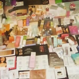Reserved For Mona Lisa High End Beauty lot